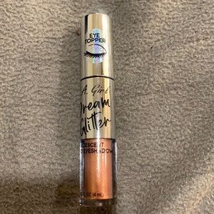 Eyeshadow topper